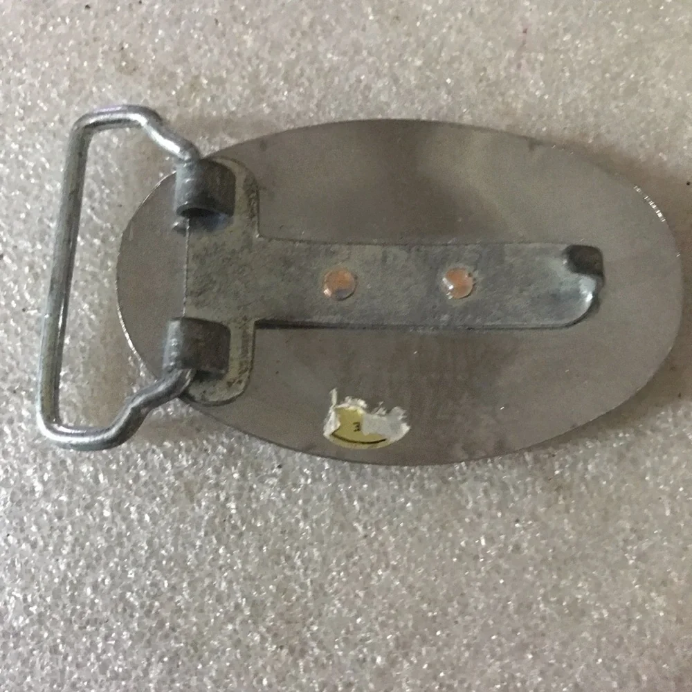 Cowboy Revolver Western Belt Buckle - Silver/Tan